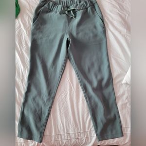On the fly Lululemon pant size 8 sage green